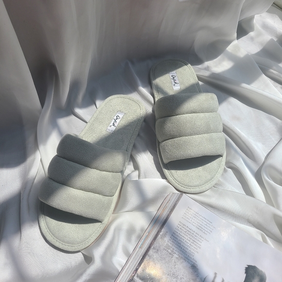 🆕️Spring has Sprung// Sage slippers - Picture 3 of 8